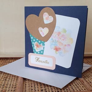 Carte coeurs, fiançailles, félicitations, fleurs, couleurs douces. Fait main.