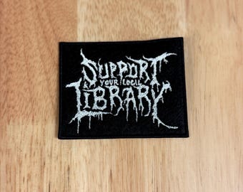 Support Yout Local Library metalen geborduurde patch (3 inch breed x 2,7 inch hoog)