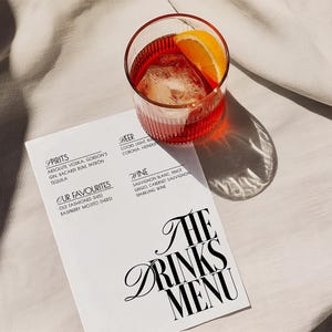 Insegna bar moderna ed elegante / biglietto di nozze elegante / modello di menu per bar per matrimoni / modello di menu per bevande / menu per bevande contemporaneo - Marilyn