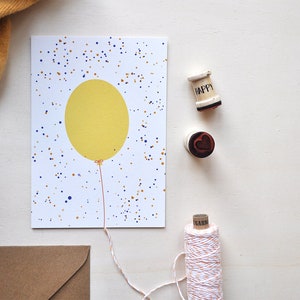 Ballon, ballon d'anniversaire, carte postale ballon confettis avec enveloppe