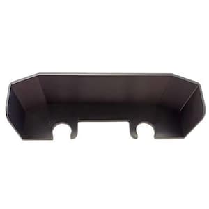 Puede incluir: Una pieza automotriz de plástico gris oscuro con forma rectangular y dos aberturas circulares. La pieza tiene un borde superior biselado y está diseñada para encajar en el salpicadero de un vehículo.