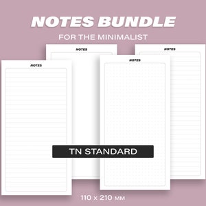 Peut inclure: Quatre blocs-notes blancs avec le mot "NOTES" imprimé sur chacun. Les blocs-notes ont différents styles de papier : ligné, pointillé et blanc. Les blocs-notes sont disposés en rangée avec le texte "TN STANDARD" et "110 x 210 MM" imprimé en dessous.