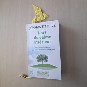 Marque-page avec une colombe en origami pour les amoureux de lecture