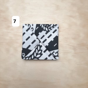 Ce carré de tissu est un porte-monnaie bien pratique pour ranger pièces et billets, porte-monnaie origami C'est le Printemps 7