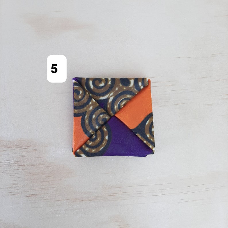 Ce carré de tissu est un porte-monnaie bien pratique pour ranger pièces et billets, porte-monnaie origami C'est le Printemps 5