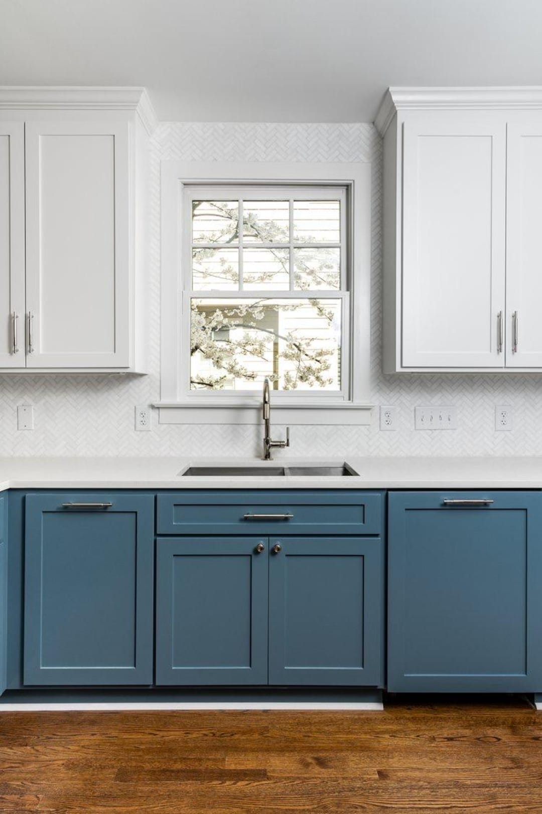 Custom Modern Kitchen Cabinets, Sleek Shaker Kitchen Islands, Modern ...