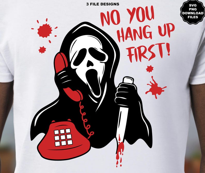 Puede incluir: Camiseta blanca con un gr&aacute;fico en blanco y negro de una figura con cara de fantasma sosteniendo un tel&eacute;fono rojo y un cuchillo ensangrentado. El texto "NO YOU HANG UP FIRST!" es rojo. Incluye el texto "SVG PNG DOWNLOAD FILES".