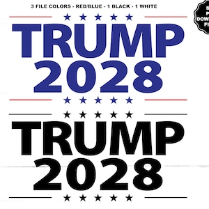Può includere: Un download digitale di due design con il testo "TRUMP 2028" in blu e nero. I design includono una fila di stelle sopra e sotto il testo.