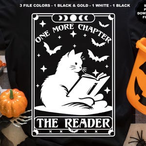 Katzen-Tarot-Karte Der Leser SVG Katzenlesebuch Noch ein Kapitel PNG Halloween SVG Halloween Katzenlesebuch Halloween Katzenlesebuch