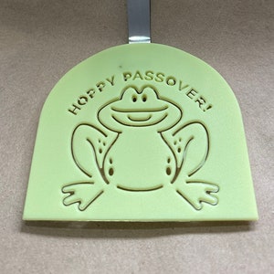 Hoppy Passover Frog Spatula
