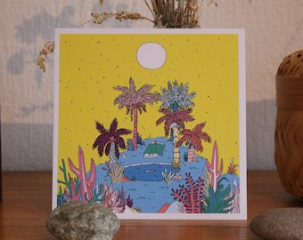 Pode incluir: Um fundo amarelo com uma piscina azul cercada por palmeiras e plantas coloridas. A piscina tem um sol branco que se reflete na água. A impressão é emoldurada com uma borda branca.