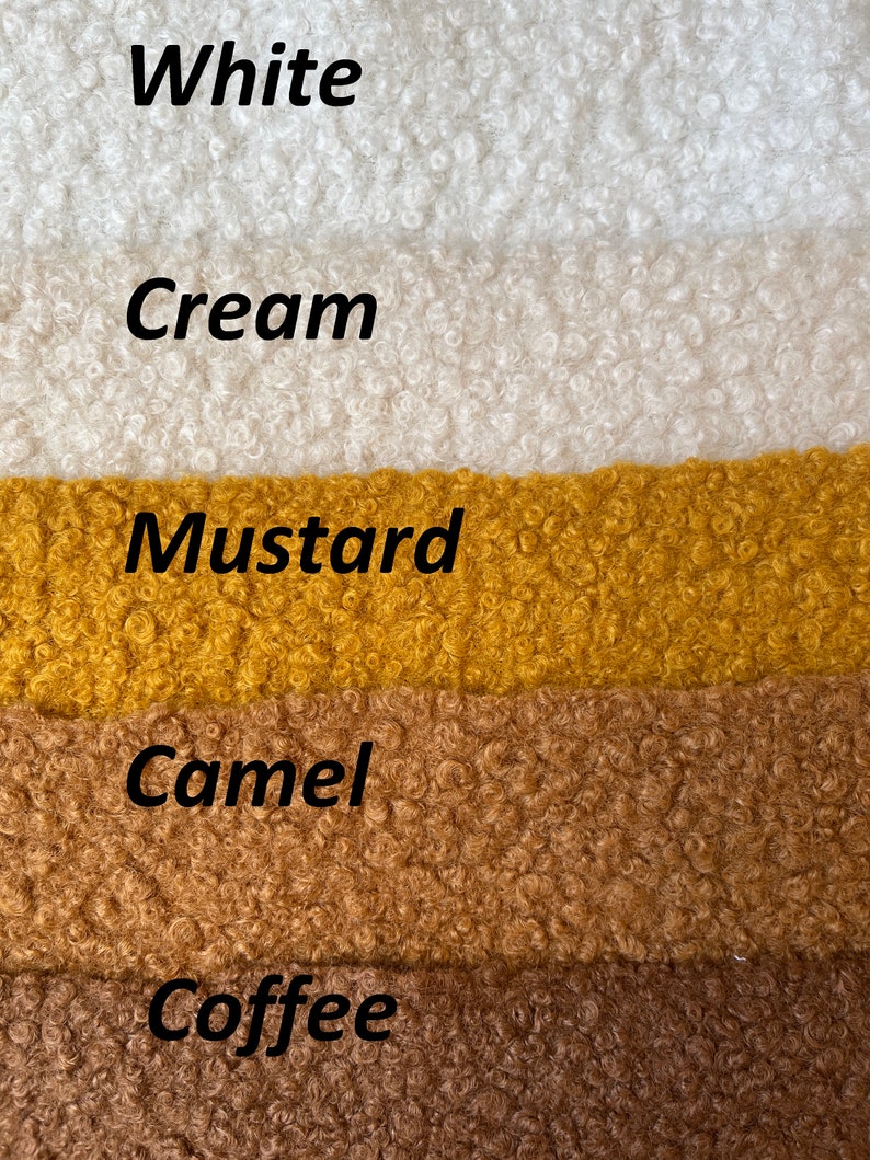 Może przedstawiać: Pięć pr&oacute;bek tkaniny w r&oacute;żnych odcieniach bieli, kremu, musztardy, camelu i kawy. Tkanina ma puszystą, kręconą fakturę.