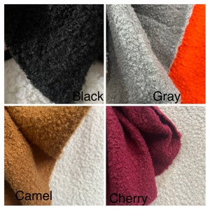 Może przedstawiać: Cztery pr&oacute;bki tkaniny w r&oacute;żnych kolorach: czarny, szary, beżowy i wiśniowy. Każda pr&oacute;bka to zbliżenie na puszystą fakturę tkaniny.