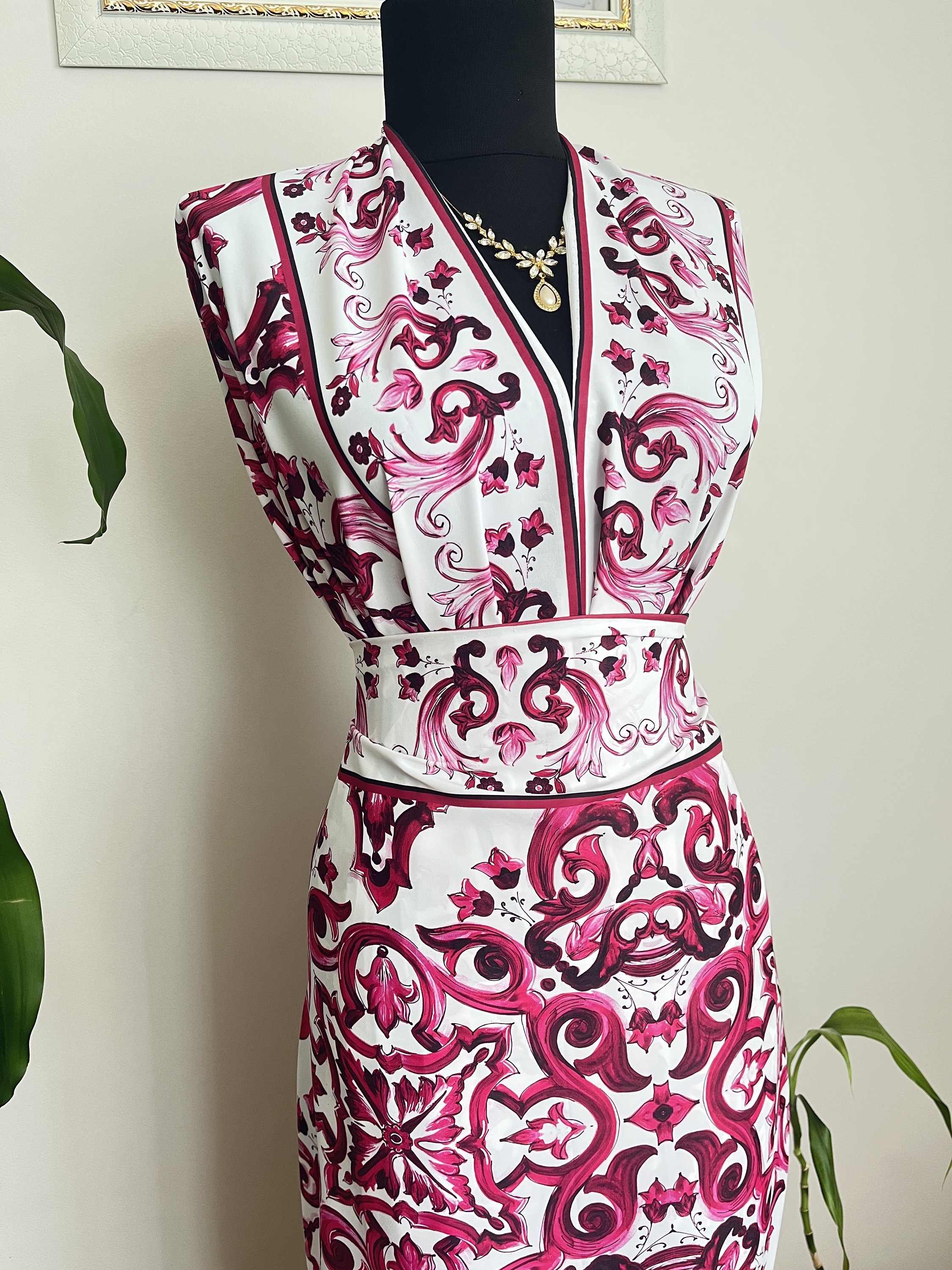 chinese dress ladies Dolce & Gabbana F/W 2004 Runway Floral Pink Silk Dress main image 0