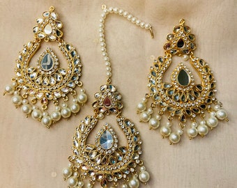 La larme. Ensemble de boucles d'oreilles de luxe en or indien pakistanais artisanaux et de larmes de perles blanches