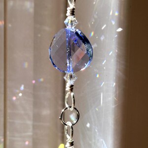 Puede incluir: Un juego de tres tazas de cer&aacute;mica con un acabado mate moteado. Las tazas son de color crema, marr&oacute;n claro y marr&oacute;n oscuro. Cada taza tiene un dise&ntilde;o sencillo y un asa redondeada.