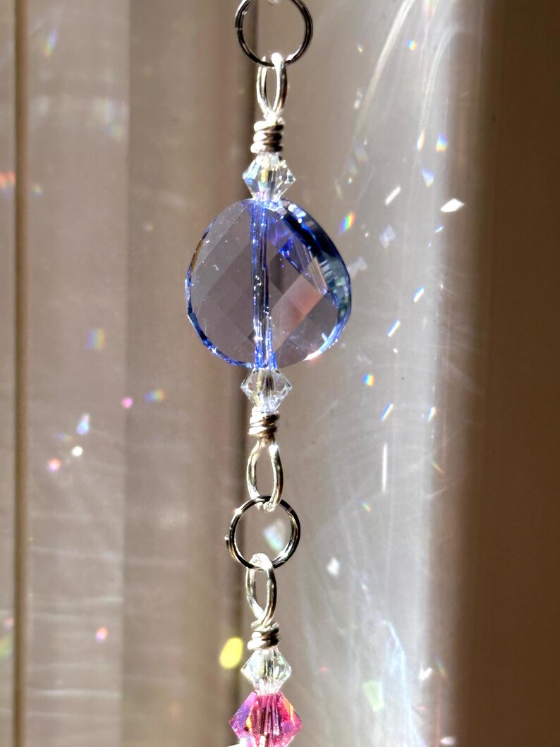 Puede incluir: Un juego de tres tazas de cer&aacute;mica con un acabado mate moteado. Las tazas son de color crema, marr&oacute;n claro y marr&oacute;n oscuro. Cada taza tiene un dise&ntilde;o sencillo y un asa redondeada.