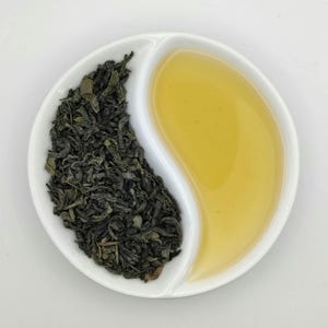 Chá Earl Grey ALFRED'S: Um chá verde a granel inspirado no nosso mordomo favorito dos quadrinhos.
