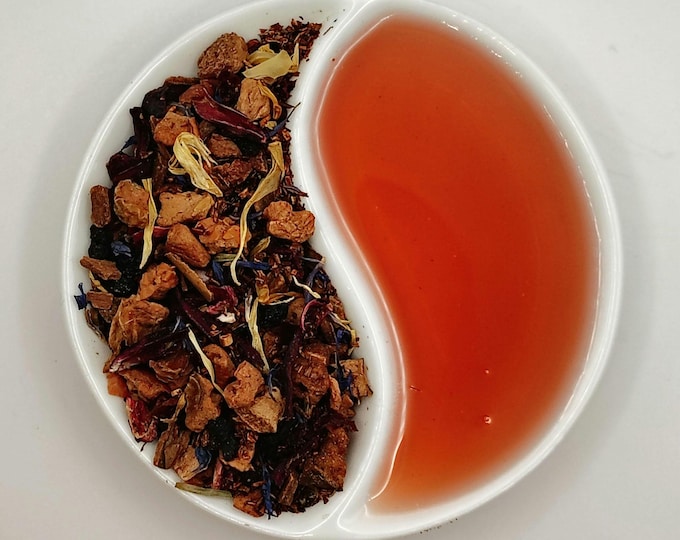 ENCHANTED APPLE TEA: a fruity spiced blend inspired by Snow White