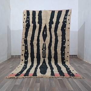 Costum Marokkanischer Azila-Teppich – Marokkanischer Wollteppich – Neuer Azilal-Teppich – Bester Heimteppich – Neuer Beni Ouarain-Rosa-Teppich – schwarzer feiner Berberteppich