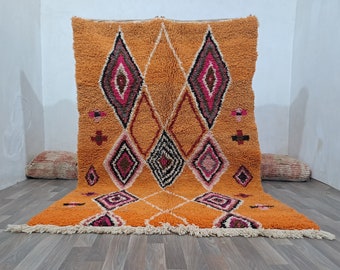Marokkanischer Wollteppich – handgewebt, orange, mittlere Größe