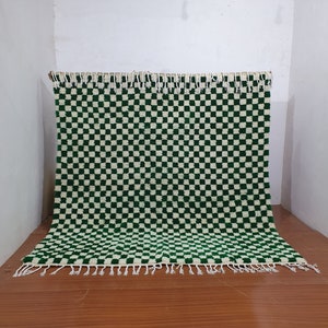 Checkered Moroccan Costum rug-Green Moroccan Woolen Carpet-New Azilal rug-Beni Ouarain Style-New Beni Ouarain Rug-Checkered Runner Rug