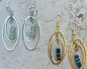 Pendientes con dijes de piedras preciosas naturales. Pendientes ovalados colgantes y colgantes. Un regalo para ella.