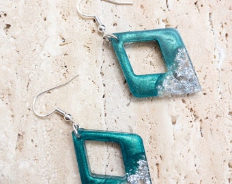 Pendientes de resina y hojas de aluminio. Pendientes Diamond Drop. Regalo para ella