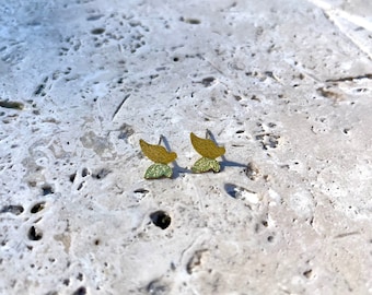 Pendientes de mariposa de metal. Pendientes pequeños. Regalo para ella