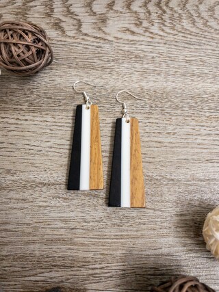 Orecchini In Legno Di Noce Fatti A Mano Con Ganci In Argento 925 - Forma Triangolare, Gioielli Naturali Sostenibili, Diametro 32 Mm