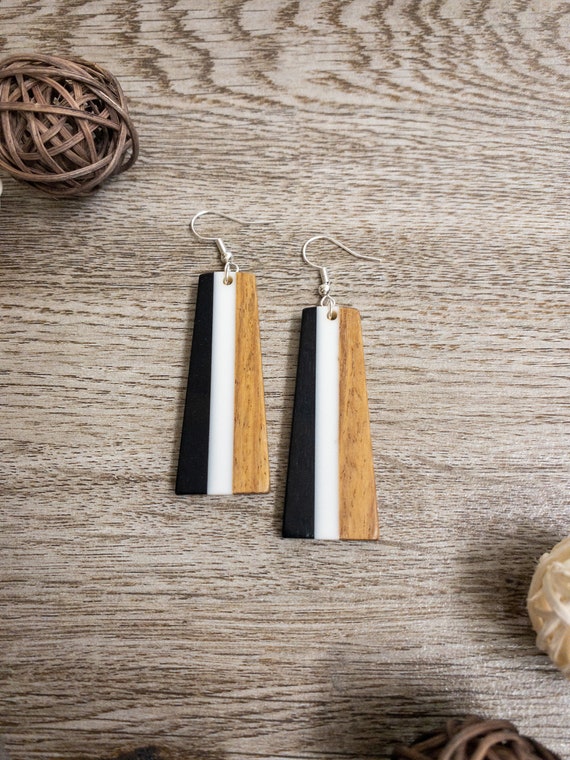 Orecchini In Legno Di Noce Fatti A Mano Con Ganci In Argento 925 - Forma Triangolare, Gioielli Naturali Sostenibili, Diametro 32 Mm