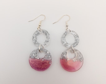 Pendientes de resina y hojas de aluminio. Pendientes Circle Drop. Regalo para ella
