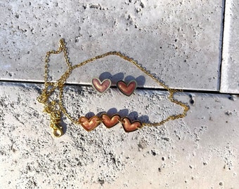 Conjunto de joyas de corazón de resina. Conjunto de collar y aretes. Regalo para ella