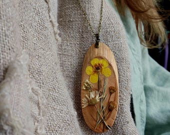 Wood Slab Botanical Pendant – Real Pressed Buttercup and Chamomile Flower Necklace, 26″ Chain