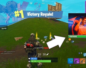 Könnte beinhalten: Ein Videospielbildschirm, der einen Spieler zeigt, der einen Sieg in Fortnite feiert. Der Spieler hat 10 von 30 Gegnern eliminiert. Der Bildschirm zeigt auch den Namen des Spielers, seine Gesundheit und sein Inventar. Der Spieler trägt ein grün-schwarzes Tarnoutfit.