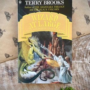 Wizard at Large / Magic Kingdom of Landover #3, di Terry Brooks, tascabile, prima edizione del 1988, Orbit Books / Libro di narrativa fantasy vintage