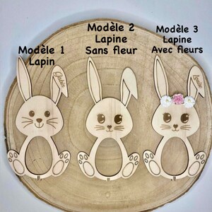 Lapin en bois avec support pour oeuf chocolat image 2