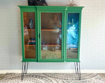 SOLD / Mid Century Hutch / Mid Century Display Cabinet / 70’s Furniture