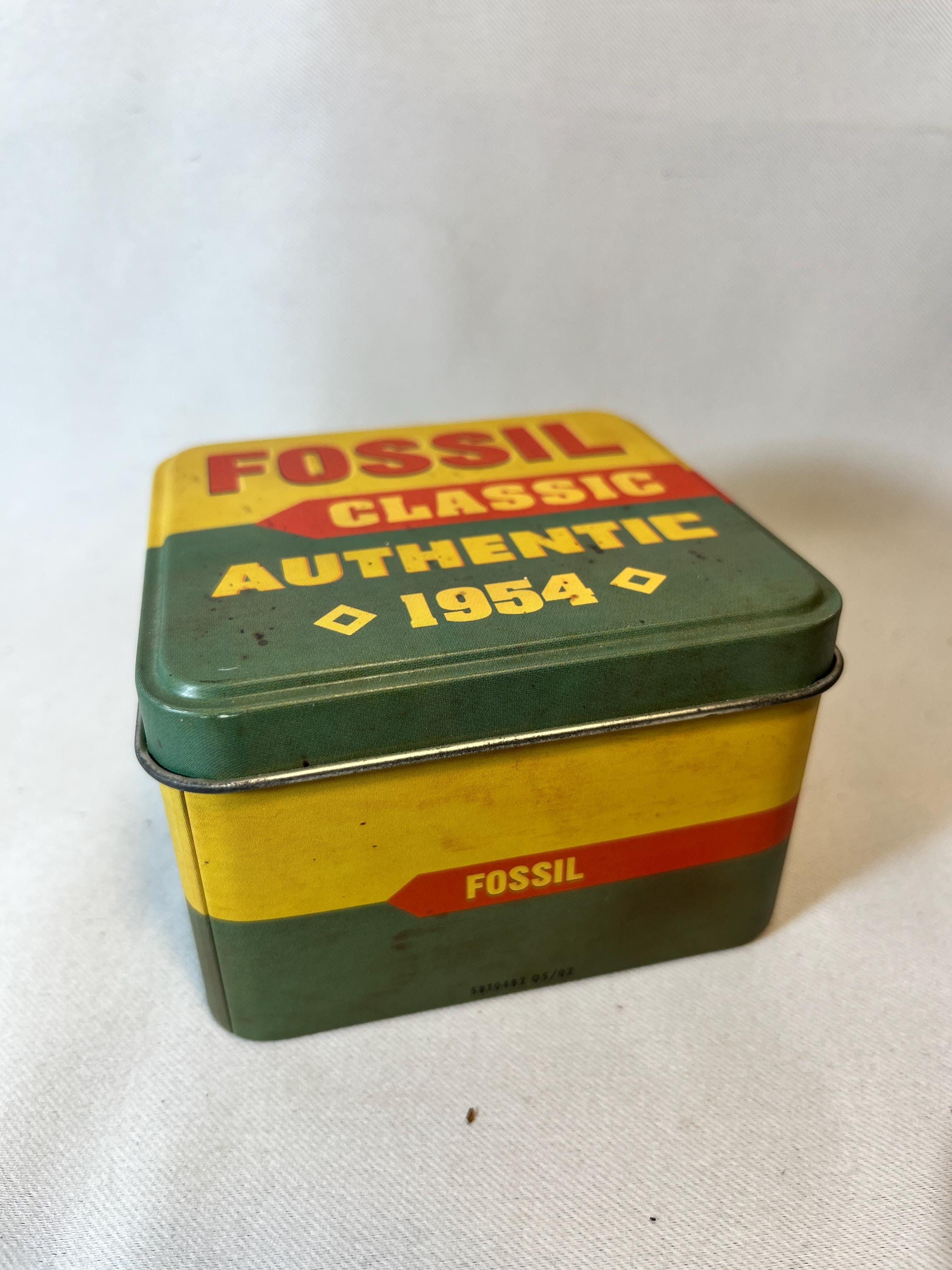 Unique Vintage Fossil Watch w/Gift Tin Fossil Brand Classic Watches Tin. Vintage Fossil  main image 2