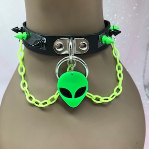 Collier ras du cou « Space Alien » noir pastel kawaii emo goth Collier chat chaton chien corbeau vert