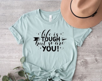 La vida es dura, pero tú también lo eres, camiseta sarcástica, camisa de entrenamiento, camiseta divertida, camisa de gimnasio genial