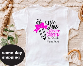 Little Miss Kindergarten, Camicia Back To School, Camicia Kindergarten personalizzata, Shirt Primo Giorno Di Scuola, T-shirt Regalo Personalizzata, Little Miss Shirt