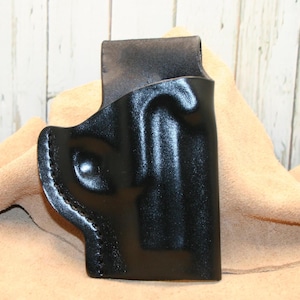Bond Arms Derringer   OWB holster drop. Bond arms   2.5 to 3.5&quot; barrel outside the waist band leather holster