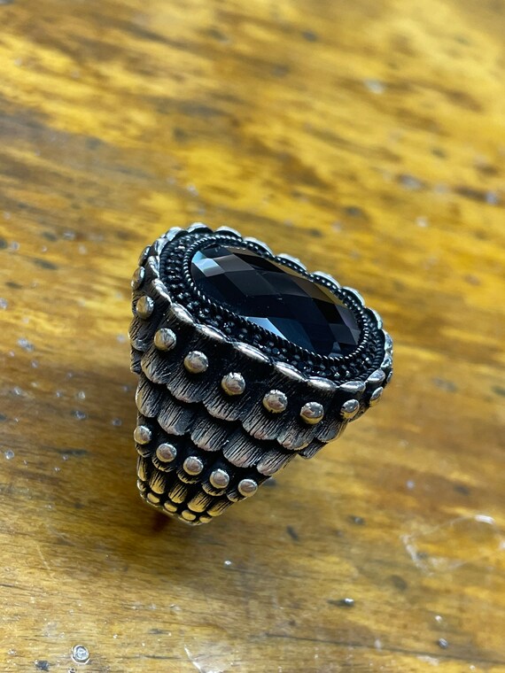 Anillo de plata con circonitas de hombre