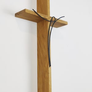 特大オーク材壁掛け十字架（アルミ製コーパス付き） - 手作り十字架