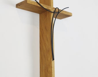 Cruz de pared de madera extra grande minimalista moderna (roble) con crucifijo hecho a mano Corpus Jesús en la cruz