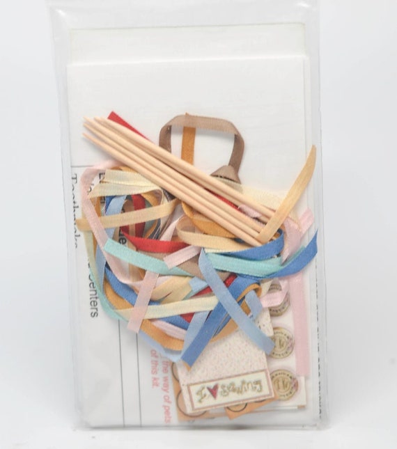 1:12 Scale Dollhouse Miniature Ribbon Box with Spools Kit 