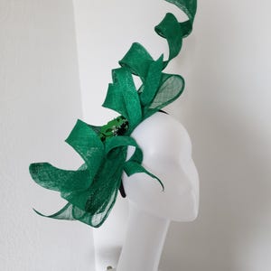 Sinamay fascinator in choice of colors - Ideal for Derby, Royal ascot, weddings, and all events.