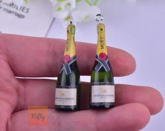 Mini Resin Moet Chandon Keyrings – Set of 2 | Realistic Champagne Charm | Fun Novelty Keychains | Miniature Drink Accessory Gifts