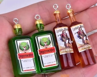 Mini Resin Captain Morgans Keyrings – Set of 2 | Realistic Rum Charm | Fun Novelty Keychains | Miniature Drink Accessory Gifts
